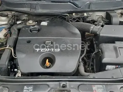 Usado Seat Toledo Stylance 105 CV (77 kW) 2004 Gris / plata Berlina