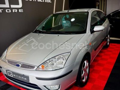 Gris / plata Usado 2003 Ford Focus Trend Berlina | 4990 € (Caro)