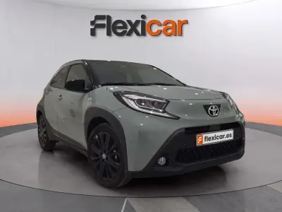 Usado Toyota Aygo X Play 72 CV (52 kW) 2024 Gris SUV