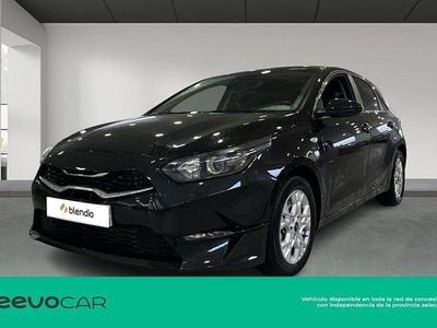 Usado Kia Ceed 120 CV (88 kW) 2023 Negro Utilitario