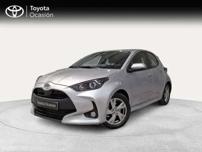 Usado Toyota Yaris Active 116 CV (85 kW) 2025 Plateado Utilitario