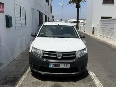 Usado Dacia Sandero Base 75 CV (55 kW) 2015 Blanco Berlina