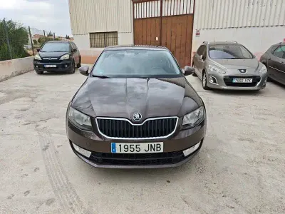 Usado Skoda Octavia Active 115 CV (84 kW) 2016 Marrón Familiar