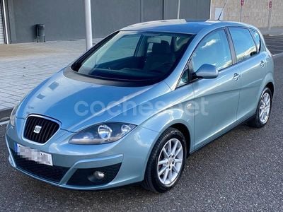 Usado Seat Altea Ecomotive 105 CV (77 kW) 2010 Azul Monovolumen