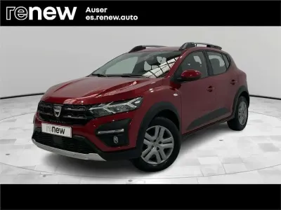 Usado Dacia Sandero Comfort 91 CV (66 kW) 2022 Rojo Utilitario
