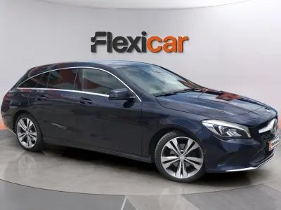 Usado Mercedes CLA200 Shooting Brake 136 CV (100 kW) 2017 Azul Familiar
