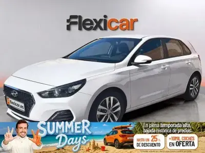 Usado Hyundai i30 120 CV (88 kW) 2019 Negro Berlina