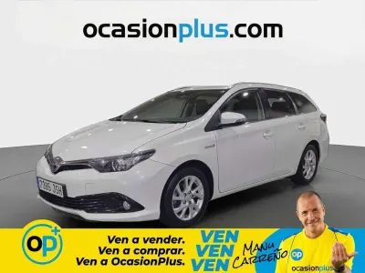Usado Toyota Auris Touring Sports Active 136 CV (100 kW) 2016 Blanco Familiar