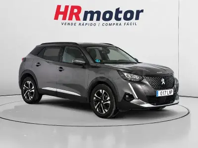 Usado Peugeot 2008 Allure 110 CV (80 kW) 2021 Gris / plata SUV