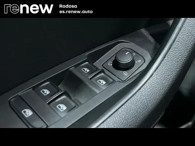 Usado Skoda Karoq Ambition 150 CV (110 kW) 2022 Blanco SUV