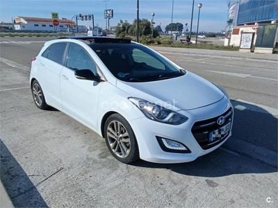 Usado Hyundai i30 Blackline 110 CV (80 kW) 2015 Blanco Berlina