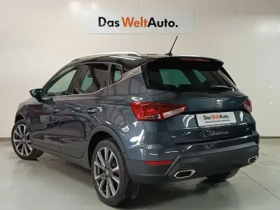 Usado Seat Arona FR 115 CV (84 kW) 2025 Gris / plata SUV