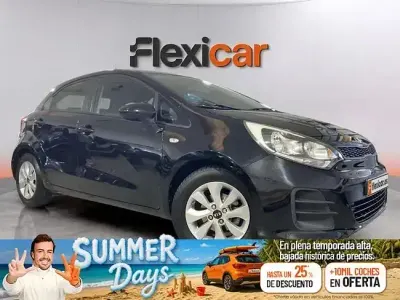 Usado Kia Rio 84 CV (61 kW) 2017 Negro Berlina
