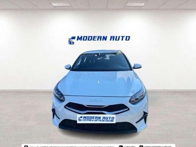 Używany Kia Ceed 101 KM (74 kW) 2022 Biały Hatchback