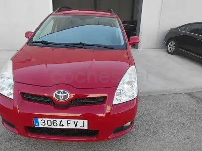 Usado Toyota Corolla Verso Sol 129 CV (94 kW) 2007 Granate Monovolumen