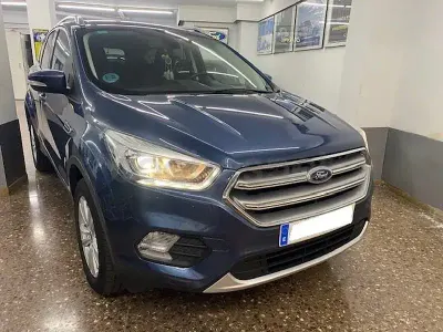 Usado Ford Kuga Trend 120 CV (88 kW) 2019 Azul SUV