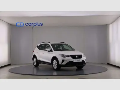 Usado Seat Arona Style 110 CV (80 kW) 2023 Blanco SUV