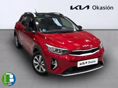 Käytetty Kia Stonic 101 HP (74 kW) 2023 Punainen Katumaasturi