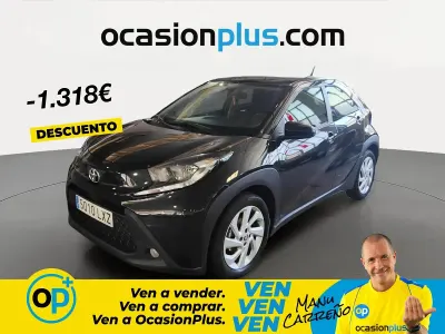 Usado Toyota Aygo X Play 72 CV (52 kW) 2022 Negro SUV