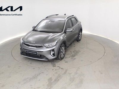 Usado Kia Stonic 100 CV (73 kW) 2025 Gris / plata SUV