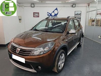 Usado Dacia Sandero Stepway 85 CV (62 kW) 2012 Marrón Berlina