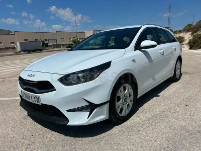 Usado Kia Ceed 120 CV (88 kW) 2022 Blanco Utilitario