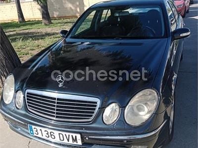 Usado Mercedes E270 Avantgarde 170 CV (125 kW) 2002 Negro Berlina