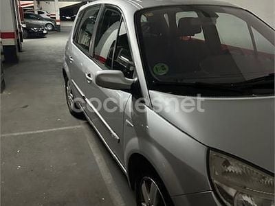 Usado Renault Scénic II Dynamique 115 CV (84 kW) 2006 Gris / plata Monovolumen