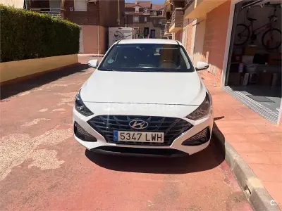 Usado Hyundai i30 120 HP (88 kW) 2022 Branco Sedan