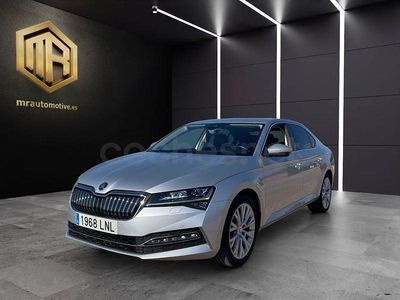 Usado Skoda Superb Style 218 CV (160 kW) 2021 Gris / plata Berlina