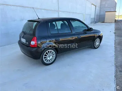 Begagnad Renault Clio II Authentique 80 HK (58 kW) 2005 Svart Sedan