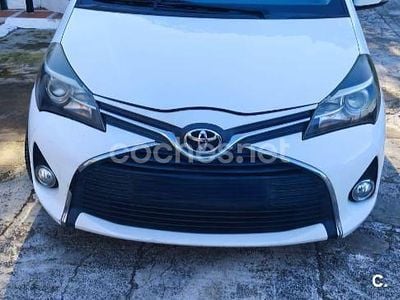 Usado Toyota Yaris Active 90 CV (66 kW) 2015 Blanco Utilitario