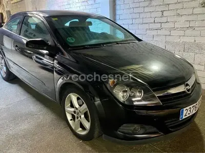Usado Opel Astra GTC Sport 105 CV (77 kW) 2006 Negro Berlina