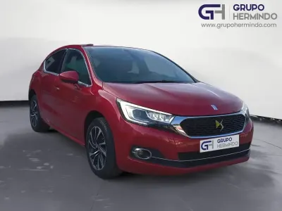 Occasion DS Automobiles DS4 Style 120 PK (88 kW) 2017 Rood Sedan