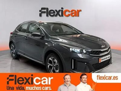 Usado Kia XCeed 100 HP (73 kW) 2024 Cinzento SUV
