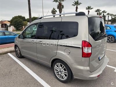 Usado Ford Tourneo Courier Ambiente 95 CV (69 kW) 2016 Beige Monovolumen