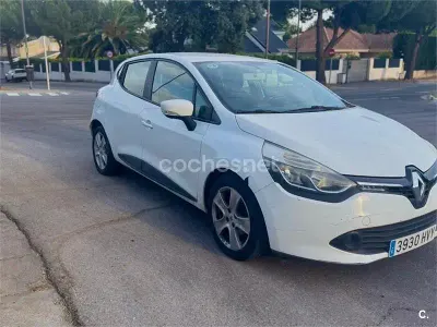Usado Renault Clio IV Dynamique 90 CV (66 kW) 2014 Blanco Berlina