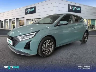 Usado Hyundai i20 80 CV (58 kW) 2024 Gris Utilitario
