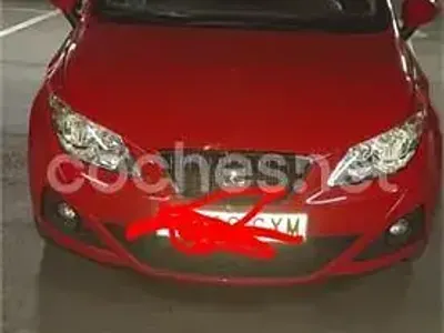 Usado Seat Ibiza SC 85 CV (62 kW) 2010 Rojo Utilitario