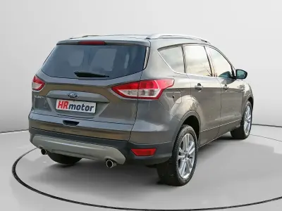 Usado Ford Kuga Titanium 140 CV (102 kW) 2014 Gris / plata SUV