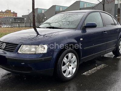 Usado VW Passat Conceptline 100 CV (73 kW) 2000 Azul Berlina