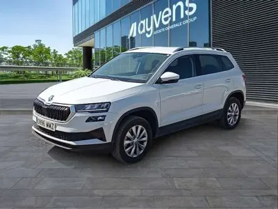 Usado Skoda Karoq Ambition 116 CV (85 kW) 2024 Blanco SUV
