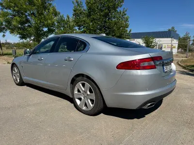 Usado Jaguar XF Premium Luxury 238 CV (175 kW) 2009 Gris / plata Berlina
