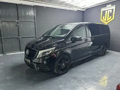 Begagnad Mercedes V300 Avantgarde 239 HK (175 kW) 2023 Svart Minibuss