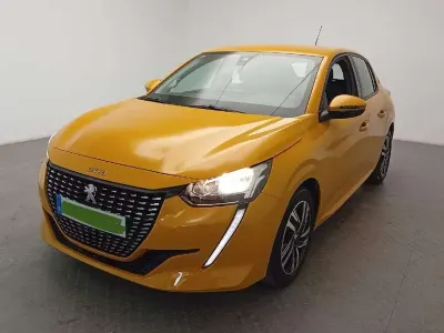 Usado Peugeot 208 Allure 99 CV (72 kW) 2021 Amarillo Utilitario