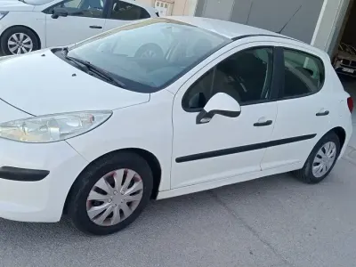Usado Peugeot 207 70 CV (51 kW) 2009 Blanco Utilitario