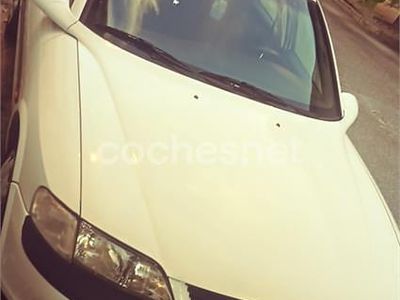 Blanco Usado 1997 Opel Vectra Berlina | 2900 € (Precio justo)