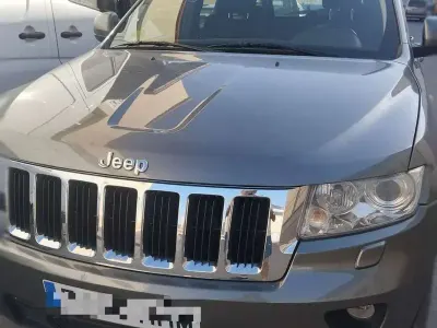 Usado Jeep Grand Cherokee Laredo 190 CV (139 kW) 2011 Gris SUV