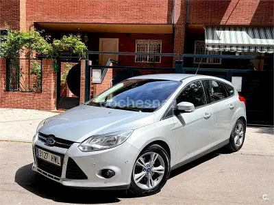Usado Ford Focus Sport 115 CV (84 kW) 2014 Gris / plata Berlina