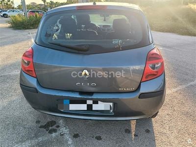 Begagnad Renault Clio II Dynamique 85 HK (62 kW) 2007 Blå Sedan